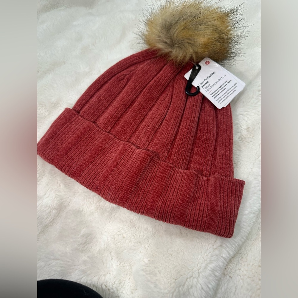 NWT Lululemon Pom Perfection Beanie Soft Cranberry One Size - Picture 8 of 10